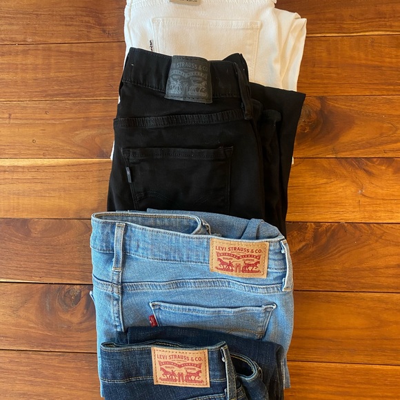 4 pairs of Women’s Levi jeans - Picture 6 of 8